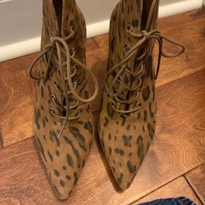 Women’s high heel bootie